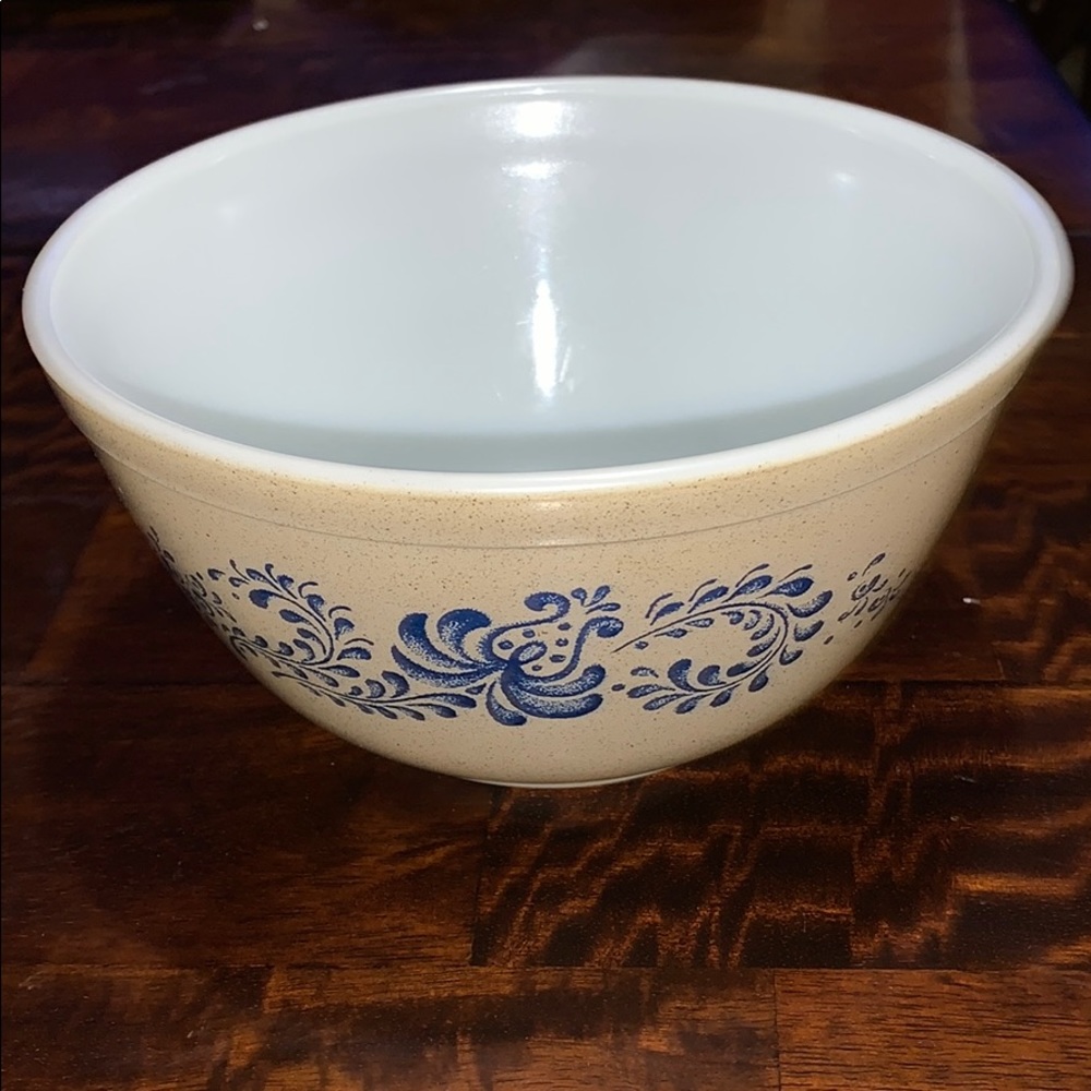 Pyrex Homestead - Picture 3 of 8